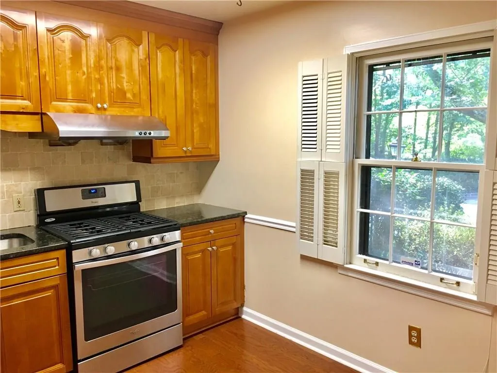3050 Margaret Mitchell Drive Nw Unit 10, Atlanta, Georgia 30327, 2 Bedrooms Bedrooms, ,2 BathroomsBathrooms,Residential,Sold,3050 Margaret Mitchell Drive Nw Unit 10,5883727