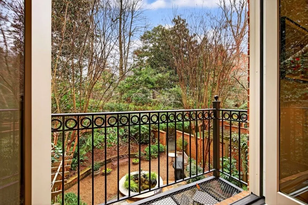 78 Lindbergh Drive Ne Unit 100, Atlanta, Georgia 30305, 4 Bedrooms Bedrooms, 0 ,4 BathroomsBathrooms,Residential,For Sale,78 Lindbergh Drive Ne Unit 100,7732265