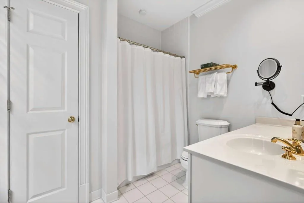 78 Lindbergh Drive Ne Unit 100, Atlanta, Georgia 30305, 4 Bedrooms Bedrooms, 0 ,4 BathroomsBathrooms,Residential,For Sale,78 Lindbergh Drive Ne Unit 100,7732265