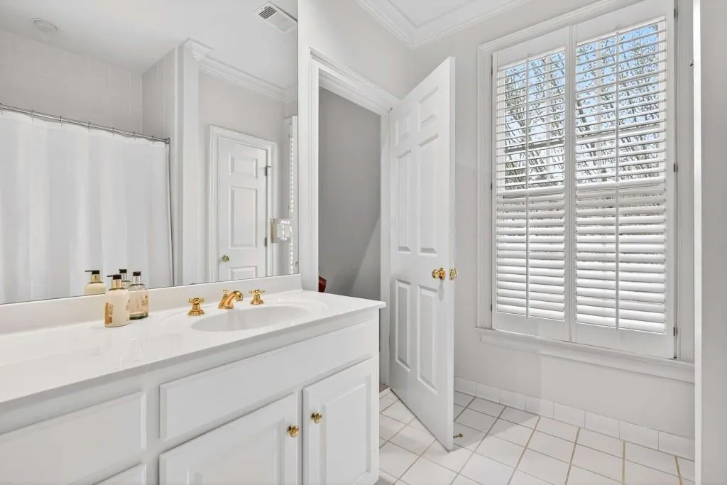 78 Lindbergh Drive Ne Unit 100, Atlanta, Georgia 30305, 4 Bedrooms Bedrooms, 0 ,4 BathroomsBathrooms,Residential,For Sale,78 Lindbergh Drive Ne Unit 100,7732265