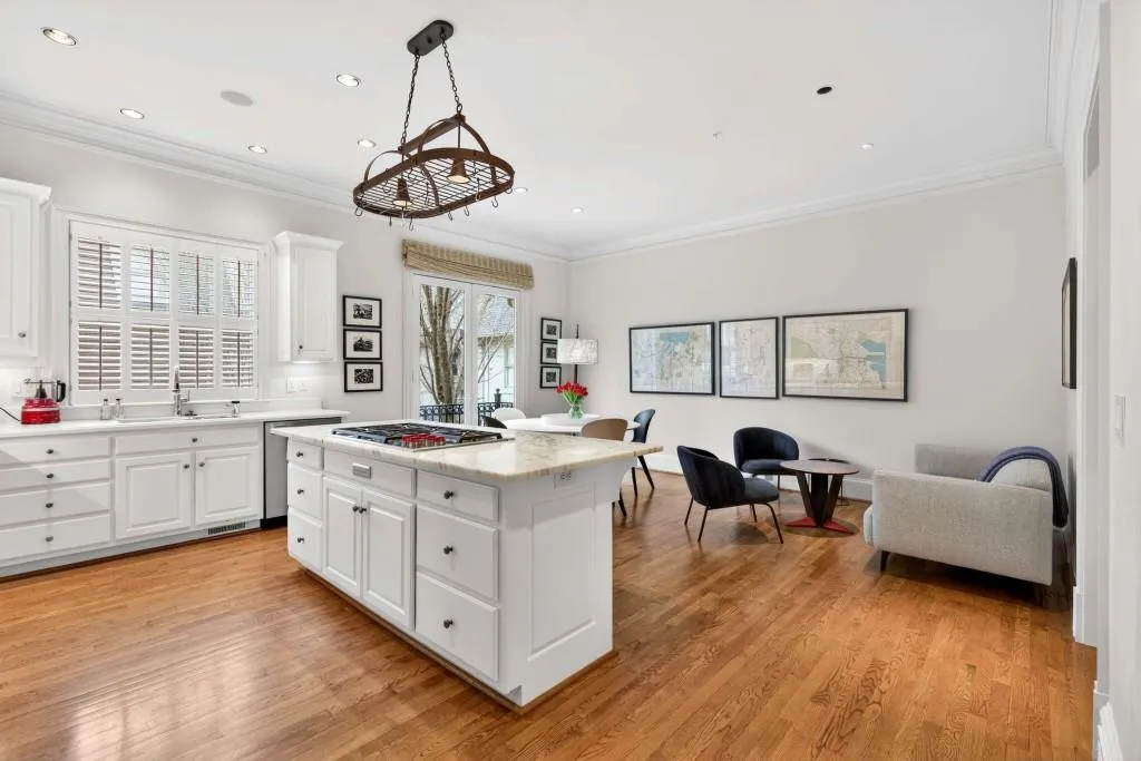 78 Lindbergh Drive Ne Unit 100, Atlanta, Georgia 30305, 4 Bedrooms Bedrooms, 0 ,4 BathroomsBathrooms,Residential,For Sale,78 Lindbergh Drive Ne Unit 100,7732265