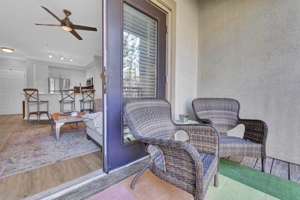 5559 Glenridge Drive Unit 1204, Atlanta, Georgia 30342, 1 Bedroom Bedrooms, ,1 BathroomBathrooms,Residential,Sold,5559 Glenridge Drive Unit 1204,7011023