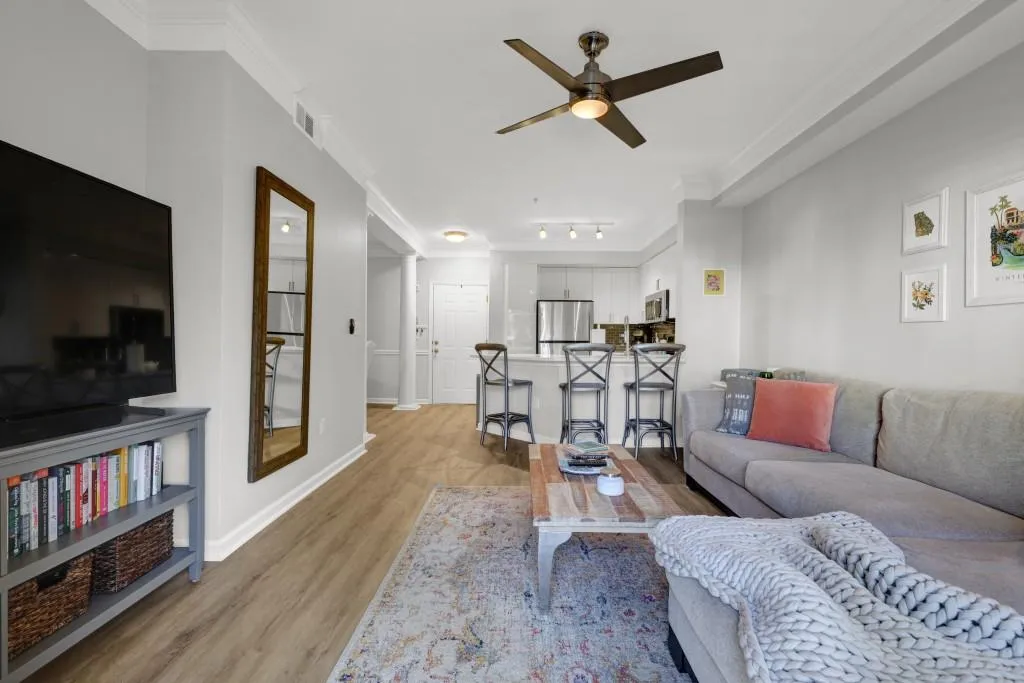 5559 Glenridge Drive Unit 1204, Atlanta, Georgia 30342, 1 Bedroom Bedrooms, ,1 BathroomBathrooms,Residential,Sold,5559 Glenridge Drive Unit 1204,7011023