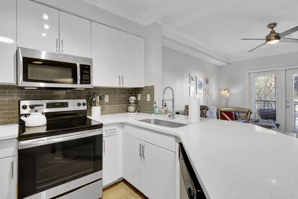 5559 Glenridge Drive Unit 1204, Atlanta, Georgia 30342, 1 Bedroom Bedrooms, ,1 BathroomBathrooms,Residential,Sold,5559 Glenridge Drive Unit 1204,7011023