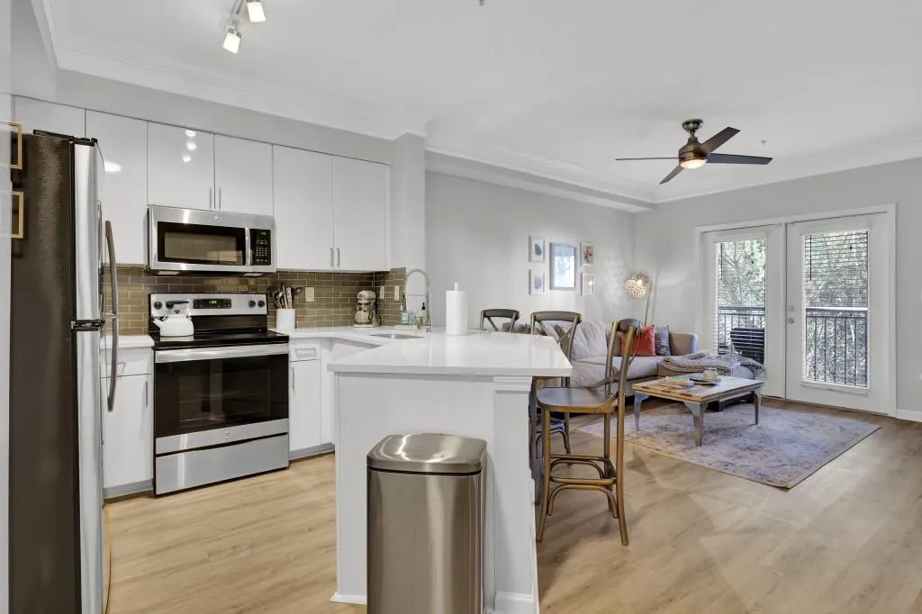 5559 Glenridge Drive Unit 1204, Atlanta, Georgia 30342, 1 Bedroom Bedrooms, ,1 BathroomBathrooms,Residential,Sold,5559 Glenridge Drive Unit 1204,7011023