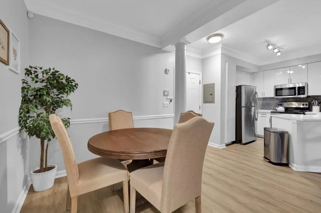 5559 Glenridge Drive Unit 1204, Atlanta, Georgia 30342, 1 Bedroom Bedrooms, ,1 BathroomBathrooms,Residential,Sold,5559 Glenridge Drive Unit 1204,7011023