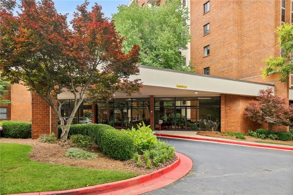 300 Johnson Ferry Road Ne Unit B804, Sandy Springs, Georgia 30328, 1 Bedroom Bedrooms, ,1 BathroomBathrooms,Residential,For Sale,300 Johnson Ferry Road Ne Unit B804,7729654
