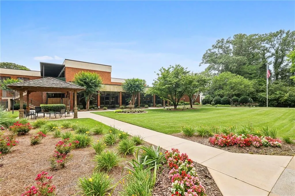 300 Johnson Ferry Road Ne Unit B804, Sandy Springs, Georgia 30328, 1 Bedroom Bedrooms, ,1 BathroomBathrooms,Residential,For Sale,300 Johnson Ferry Road Ne Unit B804,7729654
