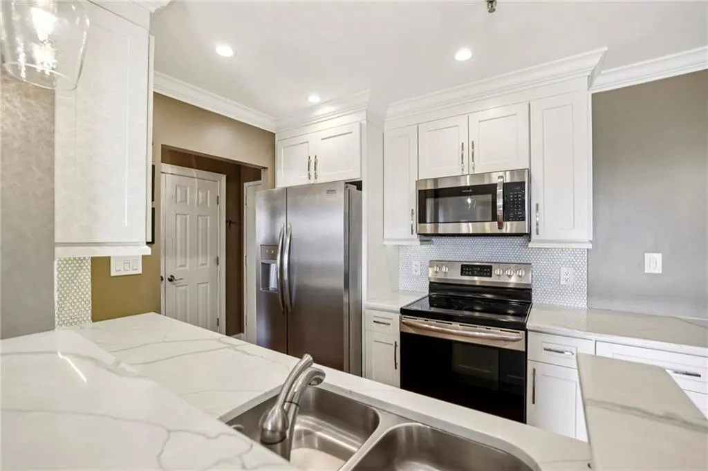 300 Johnson Ferry Road Ne Unit B804, Sandy Springs, Georgia 30328, 1 Bedroom Bedrooms, ,1 BathroomBathrooms,Residential,For Sale,300 Johnson Ferry Road Ne Unit B804,7729654