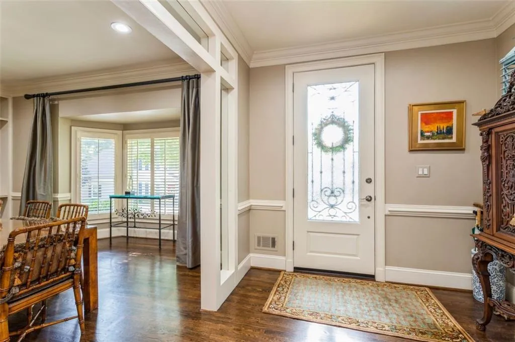 1 Ridgemere Trace, Sandy Springs, Georgia 30328, 3 Bedrooms Bedrooms, ,2 BathroomsBathrooms,Residential,Sold,1 Ridgemere Trace,6923035