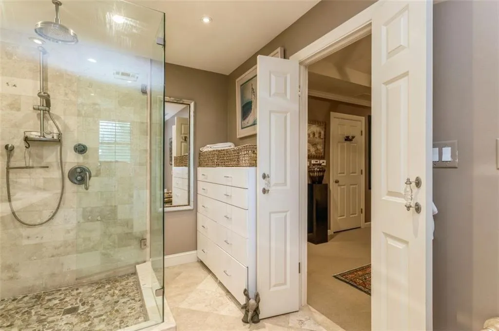 1 Ridgemere Trace, Sandy Springs, Georgia 30328, 3 Bedrooms Bedrooms, ,2 BathroomsBathrooms,Residential,Sold,1 Ridgemere Trace,6923035