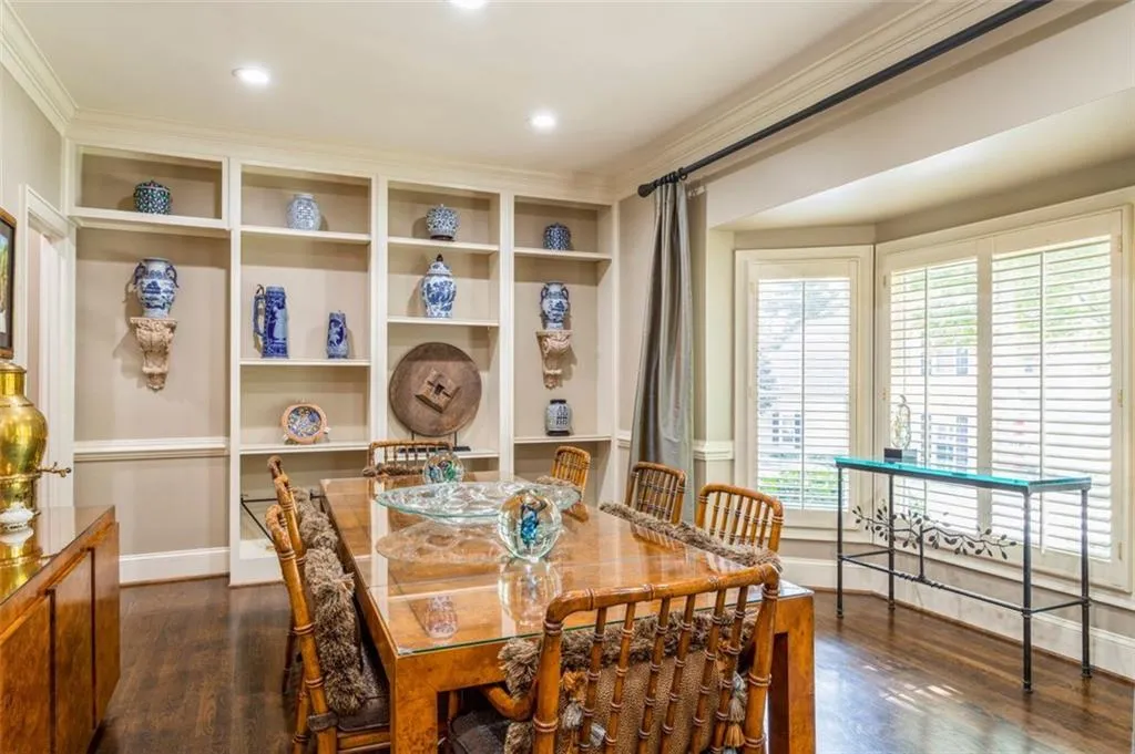 1 Ridgemere Trace, Sandy Springs, Georgia 30328, 3 Bedrooms Bedrooms, ,2 BathroomsBathrooms,Residential,Sold,1 Ridgemere Trace,6923035
