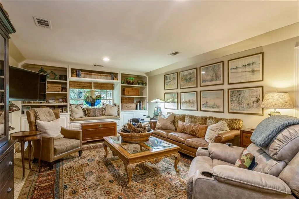 1 Ridgemere Trace, Sandy Springs, Georgia 30328, 3 Bedrooms Bedrooms, ,2 BathroomsBathrooms,Residential,Sold,1 Ridgemere Trace,6923035