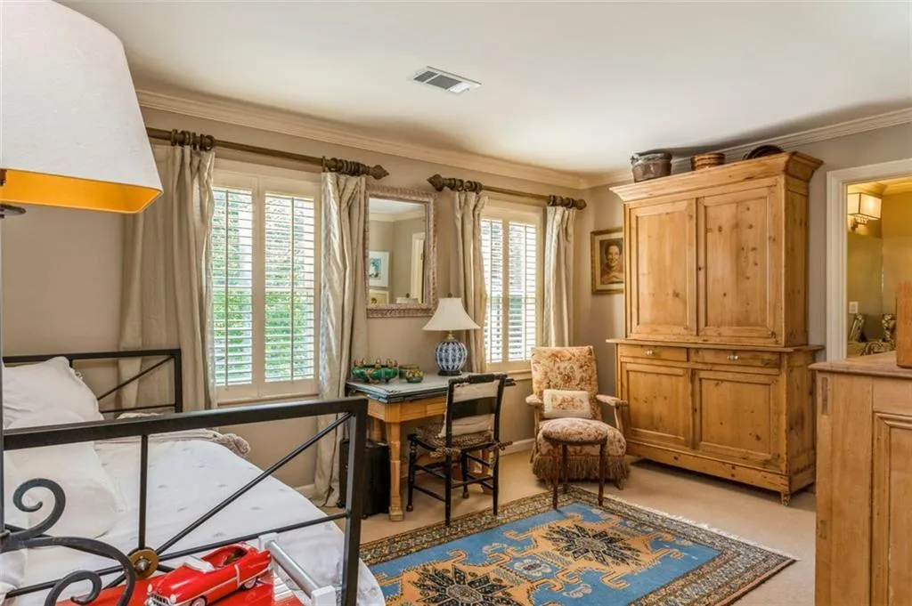 1 Ridgemere Trace, Sandy Springs, Georgia 30328, 3 Bedrooms Bedrooms, ,2 BathroomsBathrooms,Residential,Sold,1 Ridgemere Trace,6923035