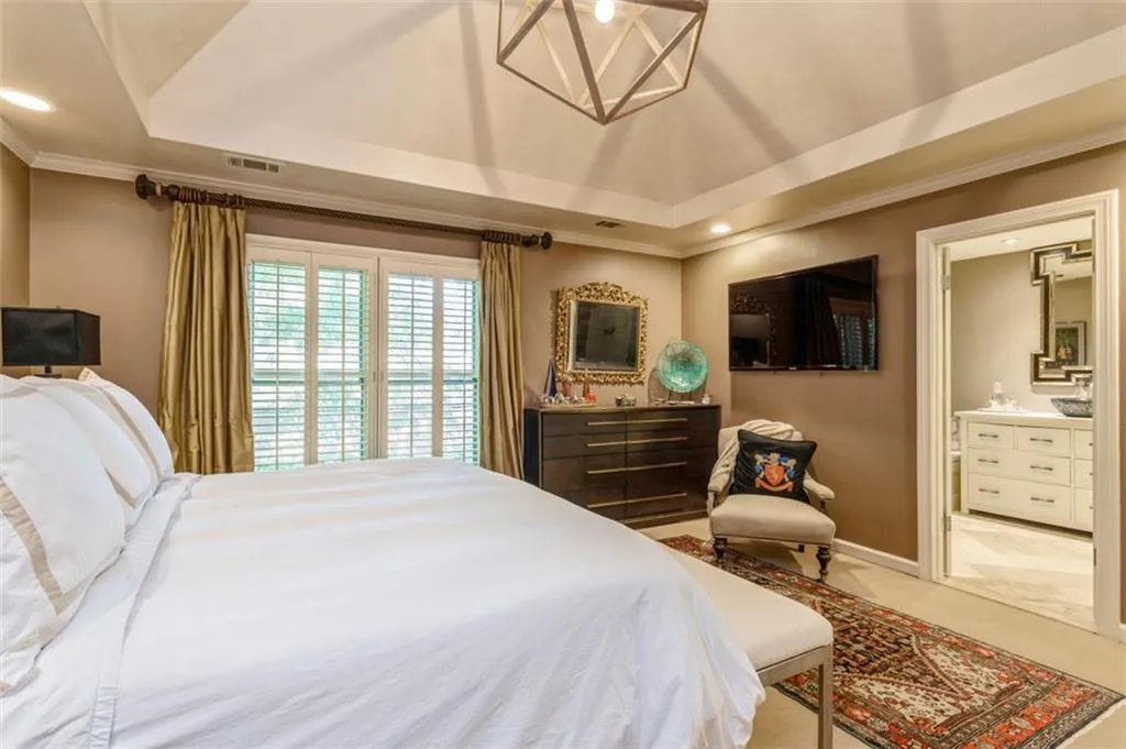 1 Ridgemere Trace, Sandy Springs, Georgia 30328, 3 Bedrooms Bedrooms, ,2 BathroomsBathrooms,Residential,Sold,1 Ridgemere Trace,6923035