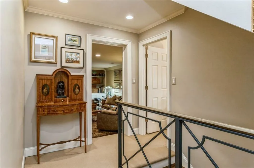 1 Ridgemere Trace, Sandy Springs, Georgia 30328, 3 Bedrooms Bedrooms, ,2 BathroomsBathrooms,Residential,Sold,1 Ridgemere Trace,6923035
