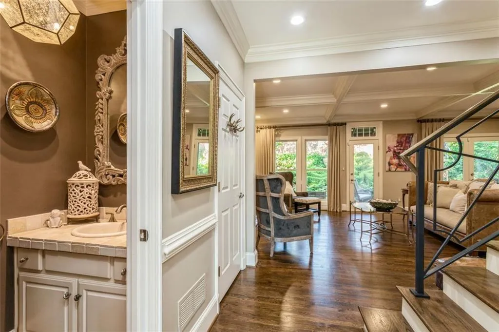 1 Ridgemere Trace, Sandy Springs, Georgia 30328, 3 Bedrooms Bedrooms, ,2 BathroomsBathrooms,Residential,Sold,1 Ridgemere Trace,6923035