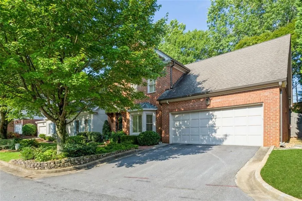 1 Ridgemere Trace, Sandy Springs, Georgia 30328, 3 Bedrooms Bedrooms, ,2 BathroomsBathrooms,Residential,Sold,1 Ridgemere Trace,6923035