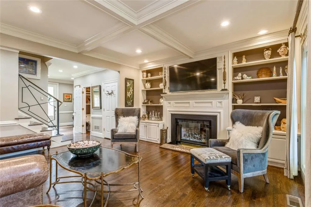 1 Ridgemere Trace, Sandy Springs, Georgia 30328, 3 Bedrooms Bedrooms, ,2 BathroomsBathrooms,Residential,Sold,1 Ridgemere Trace,6923035