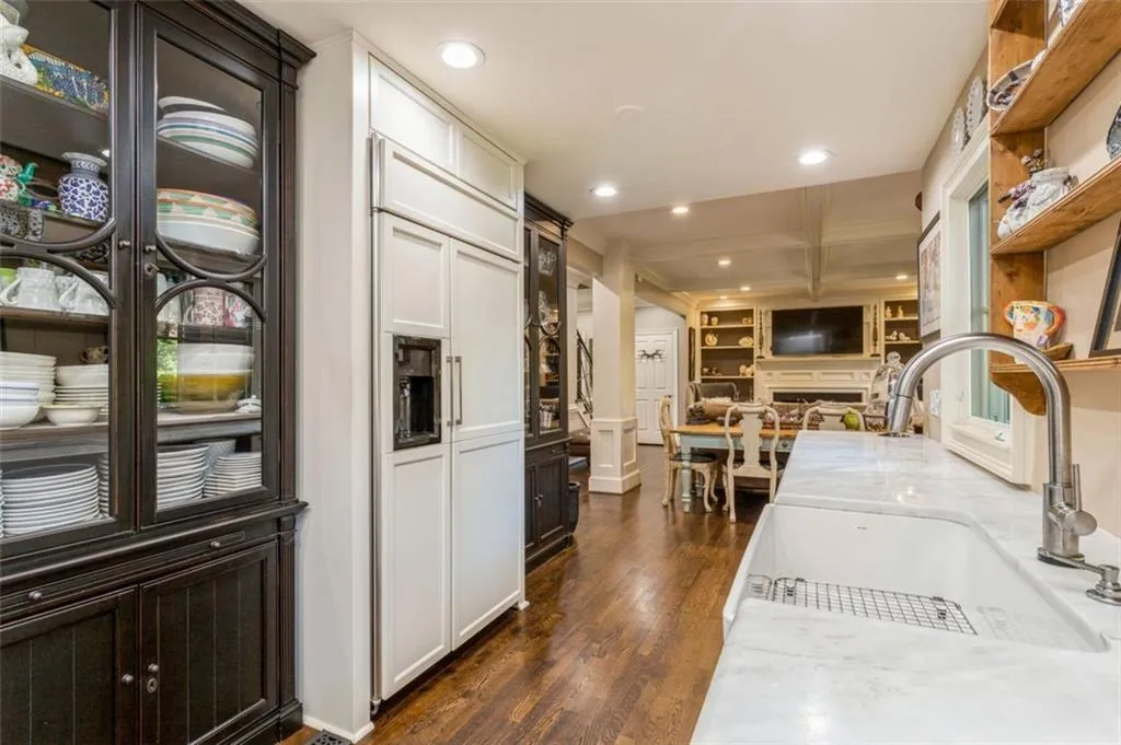 1 Ridgemere Trace, Sandy Springs, Georgia 30328, 3 Bedrooms Bedrooms, ,2 BathroomsBathrooms,Residential,Sold,1 Ridgemere Trace,6923035