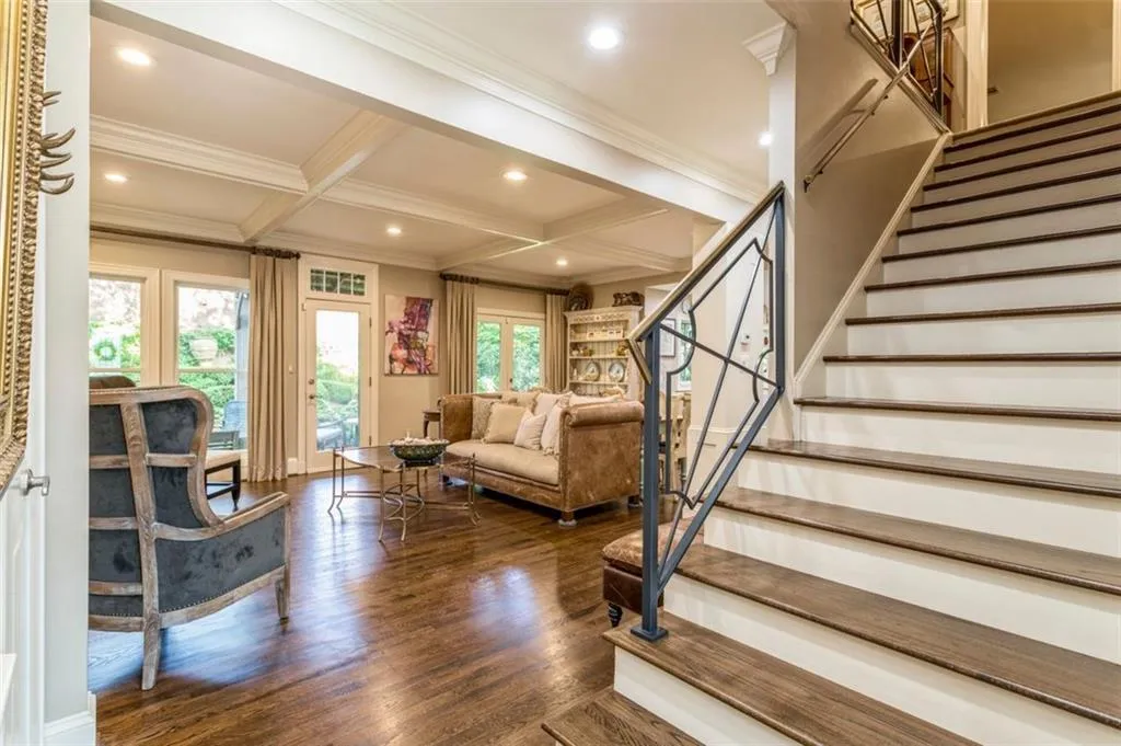 1 Ridgemere Trace, Sandy Springs, Georgia 30328, 3 Bedrooms Bedrooms, ,2 BathroomsBathrooms,Residential,Sold,1 Ridgemere Trace,6923035