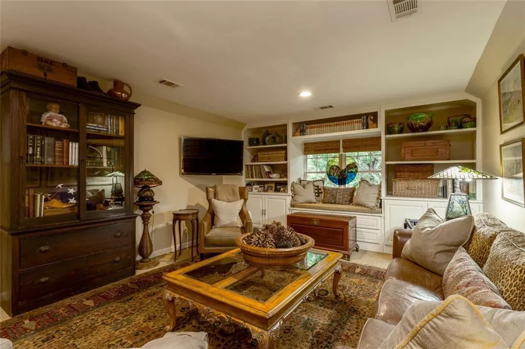 1 Ridgemere Trace, Sandy Springs, Georgia 30328, 3 Bedrooms Bedrooms, ,2 BathroomsBathrooms,Residential,Sold,1 Ridgemere Trace,6923035