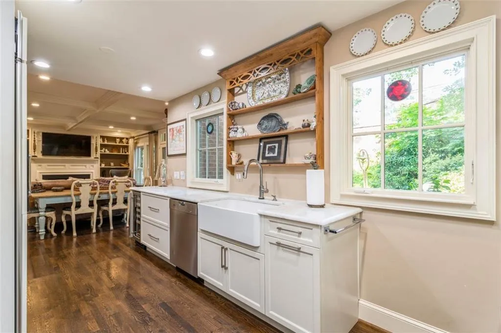 1 Ridgemere Trace, Sandy Springs, Georgia 30328, 3 Bedrooms Bedrooms, ,2 BathroomsBathrooms,Residential,Sold,1 Ridgemere Trace,6923035