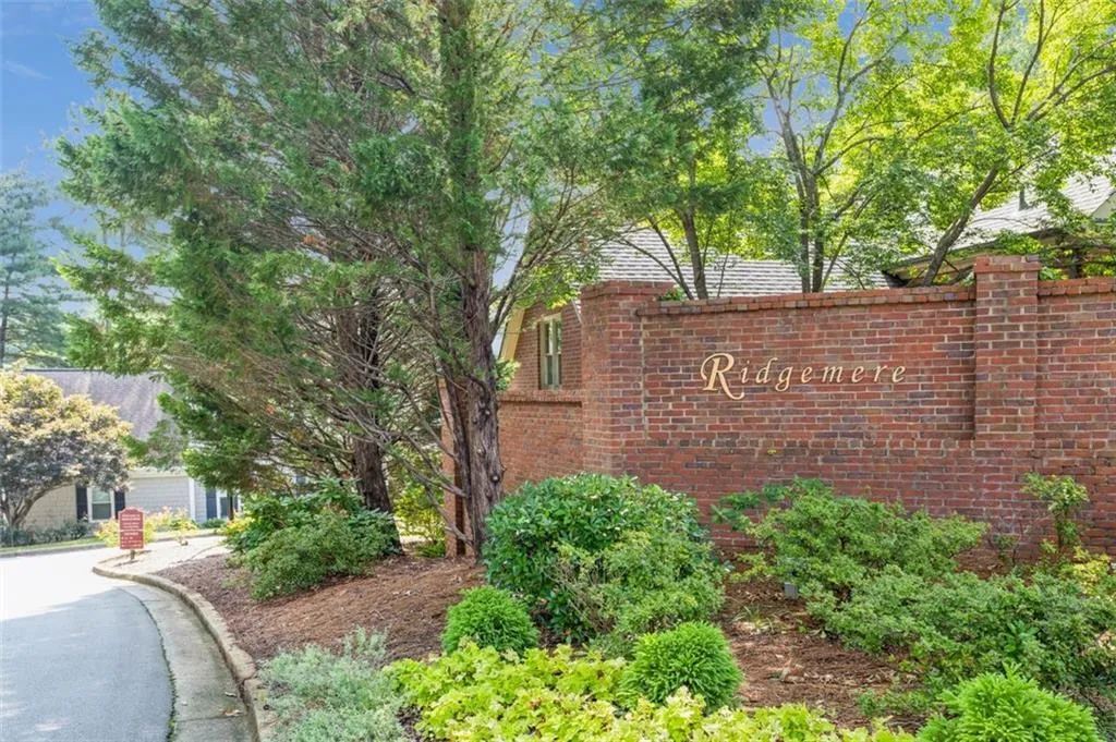 1 Ridgemere Trace, Sandy Springs, Georgia 30328, 3 Bedrooms Bedrooms, ,2 BathroomsBathrooms,Residential,Sold,1 Ridgemere Trace,6923035