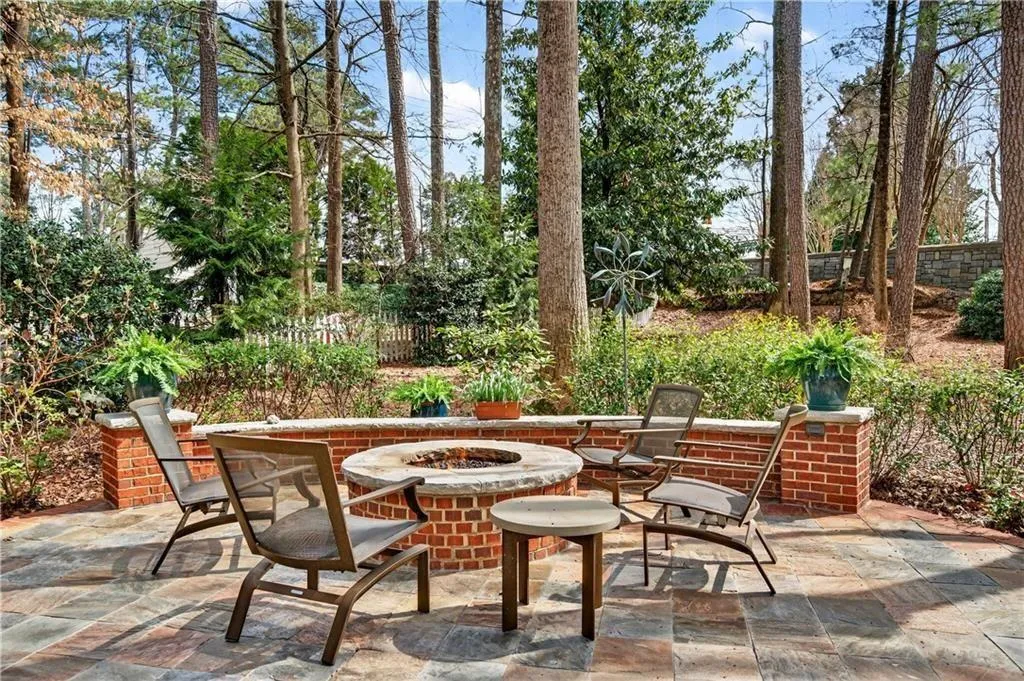 Gas fire pit.