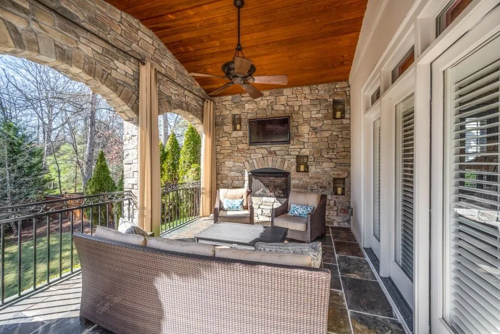 210 High Point Walk, Atlanta, Georgia 30342, 5 Bedrooms Bedrooms, ,4 BathroomsBathrooms,Residential,Sold,210 High Point Walk,6851491