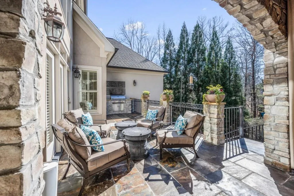 210 High Point Walk, Atlanta, Georgia 30342, 5 Bedrooms Bedrooms, ,4 BathroomsBathrooms,Residential,Sold,210 High Point Walk,6851491