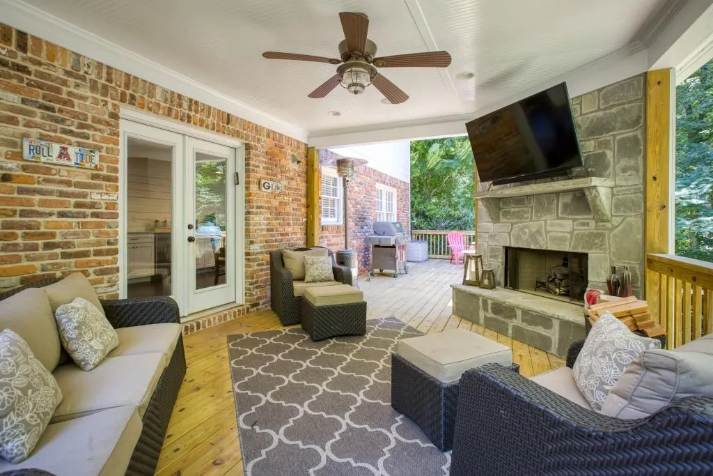 7261 Thornhill Lane, Sandy Springs, Georgia 30328, 5 Bedrooms Bedrooms, ,3 BathroomsBathrooms,Residential,Sold,7261 Thornhill Lane,6910570