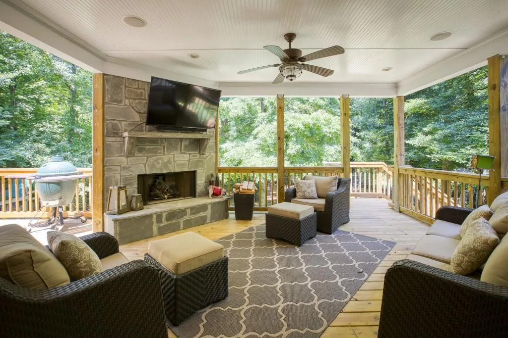 7261 Thornhill Lane, Sandy Springs, Georgia 30328, 5 Bedrooms Bedrooms, ,3 BathroomsBathrooms,Residential,Sold,7261 Thornhill Lane,6910570