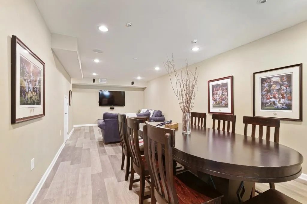 7261 Thornhill Lane, Sandy Springs, Georgia 30328, 5 Bedrooms Bedrooms, ,3 BathroomsBathrooms,Residential,Sold,7261 Thornhill Lane,6910570