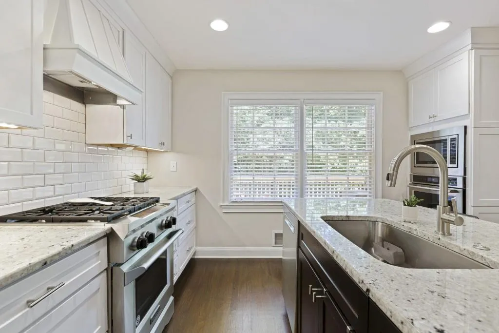 7261 Thornhill Lane, Sandy Springs, Georgia 30328, 5 Bedrooms Bedrooms, ,3 BathroomsBathrooms,Residential,Sold,7261 Thornhill Lane,6910570