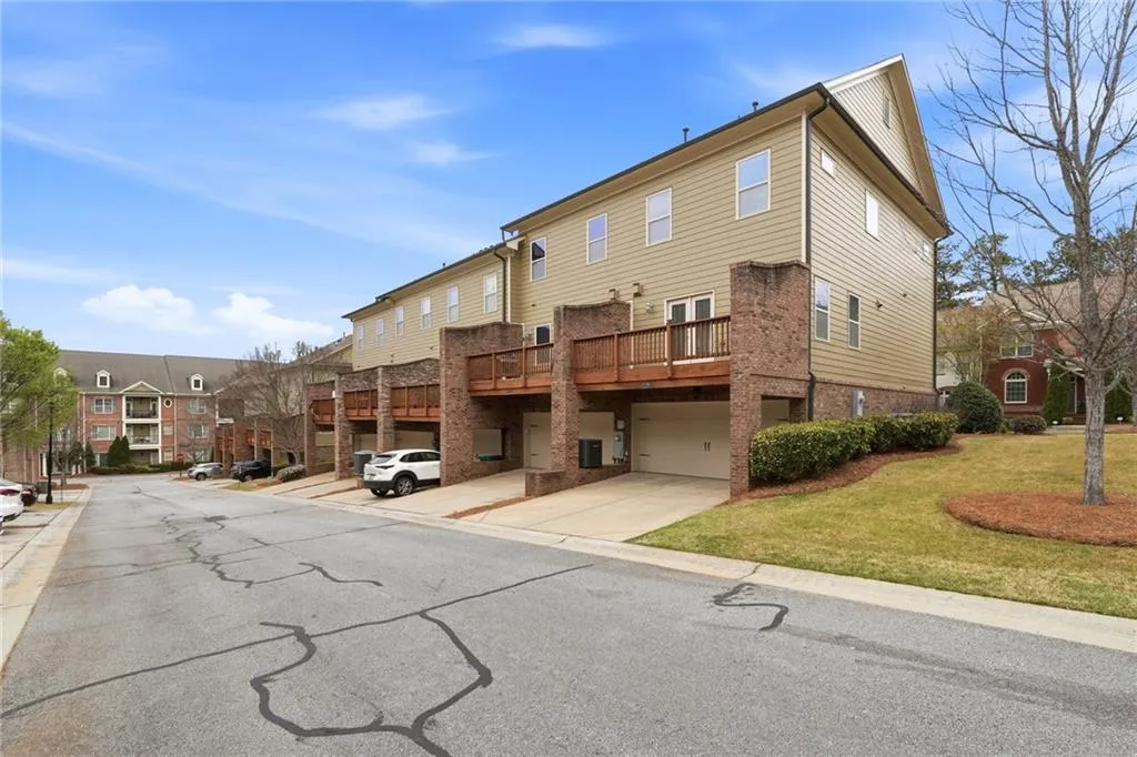 7375 Glisten Avenue, Atlanta, Georgia 30328, 3 Bedrooms Bedrooms, ,3 BathroomsBathrooms,Residential,For Sale,7375 Glisten Avenue,7744334