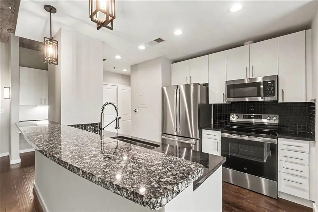 250 Pharr Road Ne Unit 315, Atlanta, Georgia 30305, 1 Bedroom Bedrooms, 0 ,1 BathroomBathrooms,Residential,For Sale,250 Pharr Road Ne Unit 315,7826505