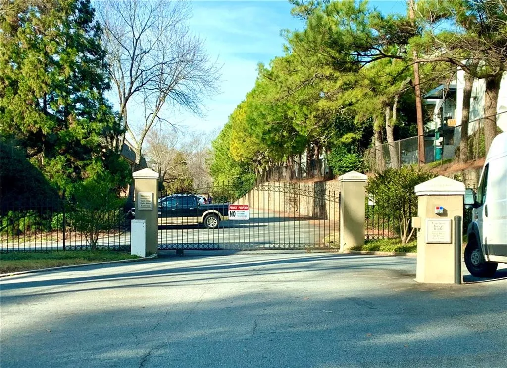 6980 Roswell Road Unit C10, Sandy Springs, Georgia 30328, 2 Bedrooms Bedrooms, ,2 BathroomsBathrooms,Residential,Sold,6980 Roswell Road Unit C10,6665510