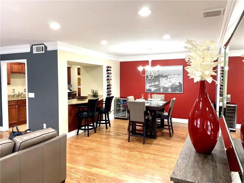 6980 Roswell Road Unit C10, Sandy Springs, Georgia 30328, 2 Bedrooms Bedrooms, ,2 BathroomsBathrooms,Residential,Sold,6980 Roswell Road Unit C10,6665510