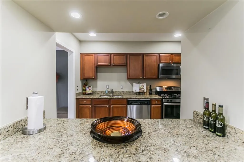 6980 Roswell Road Unit C10, Sandy Springs, Georgia 30328, 2 Bedrooms Bedrooms, ,2 BathroomsBathrooms,Residential,Sold,6980 Roswell Road Unit C10,6665510