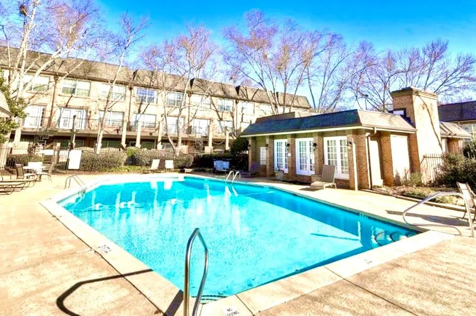 6980 Roswell Road Unit C10, Sandy Springs, Georgia 30328, 2 Bedrooms Bedrooms, ,2 BathroomsBathrooms,Residential,Sold,6980 Roswell Road Unit C10,6665510