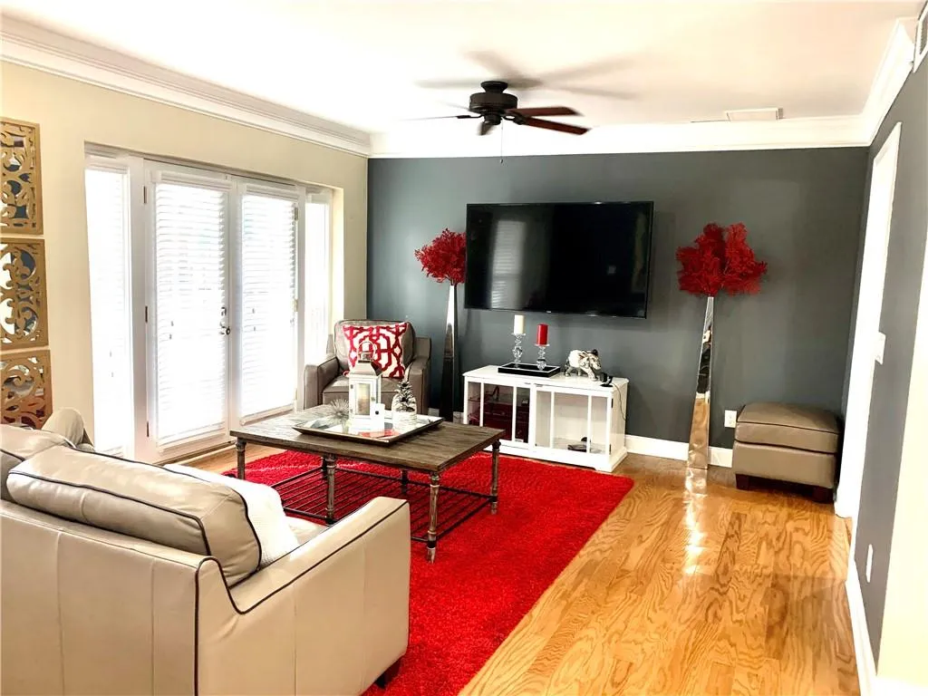 6980 Roswell Road Unit C10, Sandy Springs, Georgia 30328, 2 Bedrooms Bedrooms, ,2 BathroomsBathrooms,Residential,Sold,6980 Roswell Road Unit C10,6665510