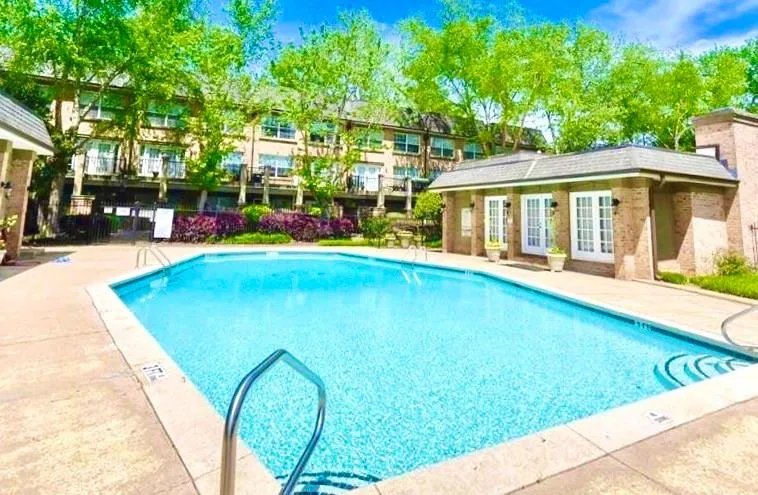6980 Roswell Road Unit C10, Sandy Springs, Georgia 30328, 2 Bedrooms Bedrooms, ,2 BathroomsBathrooms,Residential,Sold,6980 Roswell Road Unit C10,6665510