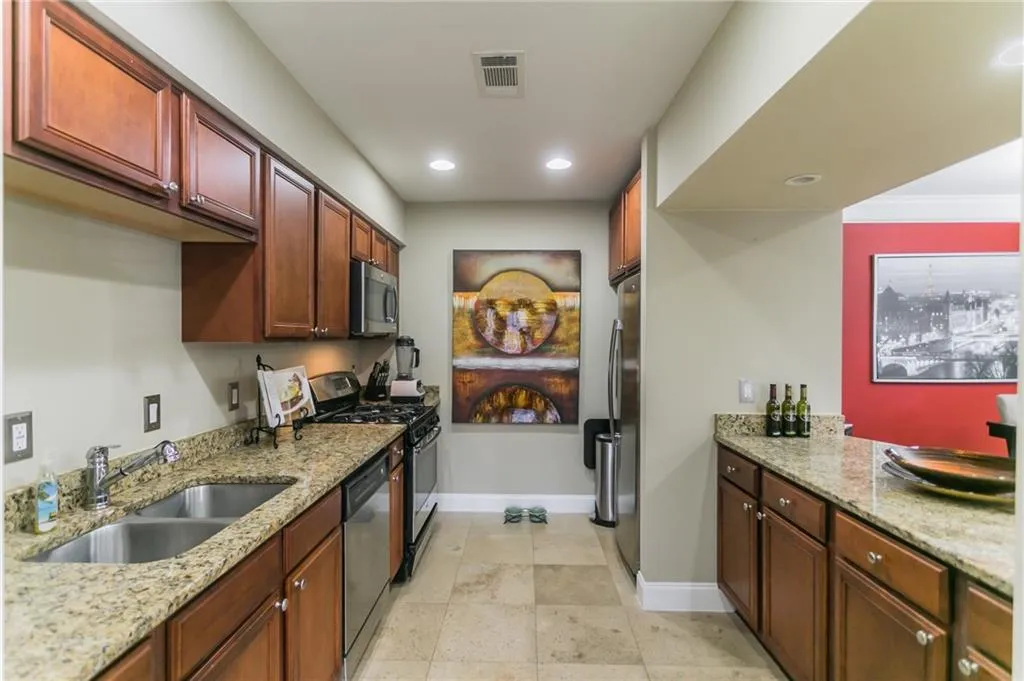 6980 Roswell Road Unit C10, Sandy Springs, Georgia 30328, 2 Bedrooms Bedrooms, ,2 BathroomsBathrooms,Residential,Sold,6980 Roswell Road Unit C10,6665510