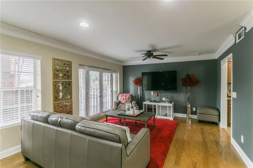 6980 Roswell Road Unit C10, Sandy Springs, Georgia 30328, 2 Bedrooms Bedrooms, ,2 BathroomsBathrooms,Residential,Sold,6980 Roswell Road Unit C10,6665510