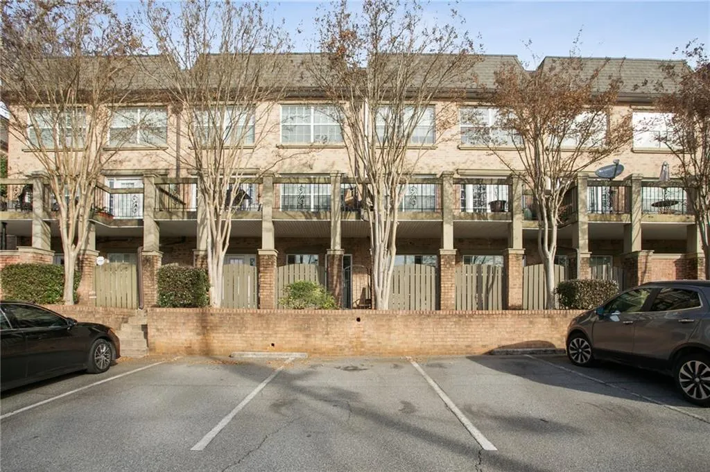 6980 Roswell Road Unit C10, Sandy Springs, Georgia 30328, 2 Bedrooms Bedrooms, ,2 BathroomsBathrooms,Residential,Sold,6980 Roswell Road Unit C10,6665510