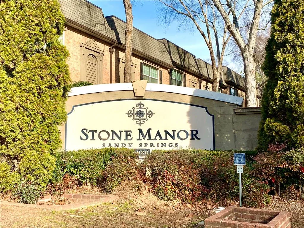 6980 Roswell Road Unit C10, Sandy Springs, Georgia 30328, 2 Bedrooms Bedrooms, ,2 BathroomsBathrooms,Residential,Sold,6980 Roswell Road Unit C10,6665510