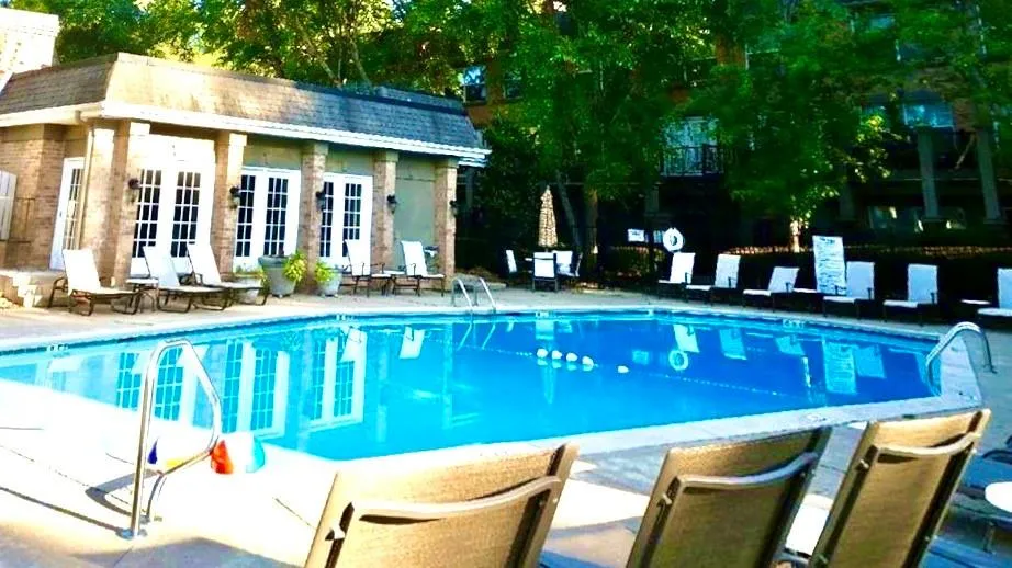 6980 Roswell Road Unit C10, Sandy Springs, Georgia 30328, 2 Bedrooms Bedrooms, ,2 BathroomsBathrooms,Residential,Sold,6980 Roswell Road Unit C10,6665510