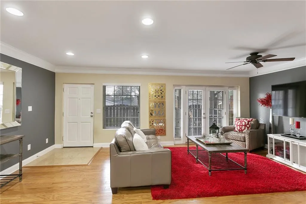 6980 Roswell Road Unit C10, Sandy Springs, Georgia 30328, 2 Bedrooms Bedrooms, ,2 BathroomsBathrooms,Residential,Sold,6980 Roswell Road Unit C10,6665510