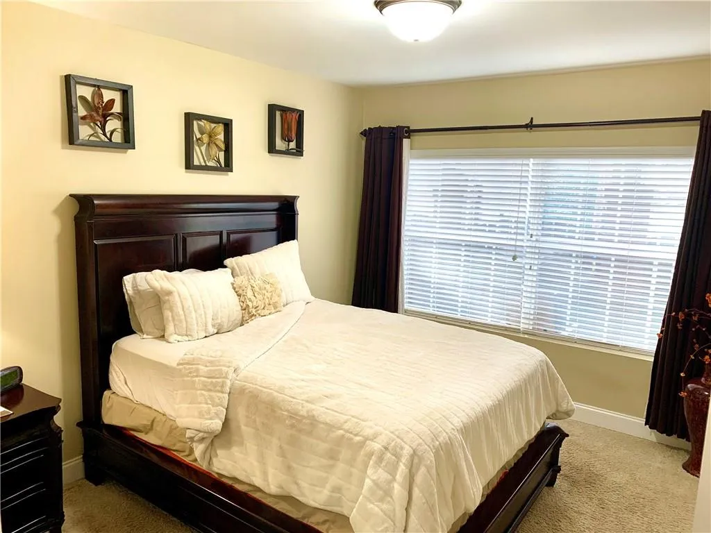 6980 Roswell Road Unit C10, Sandy Springs, Georgia 30328, 2 Bedrooms Bedrooms, ,2 BathroomsBathrooms,Residential,Sold,6980 Roswell Road Unit C10,6665510
